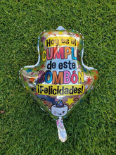 Load image into Gallery viewer, 20&quot; Big Arrow &quot;Hoy es el Cumple de este BOMBON, Felicidades!&quot; Spanish Birthday Balloon - Dope Balloons
